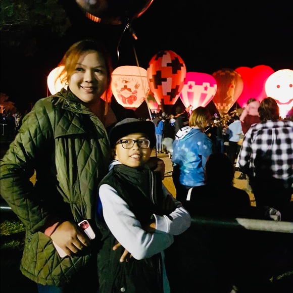 Meet your Posher, Noemie - Picture 1 of 1